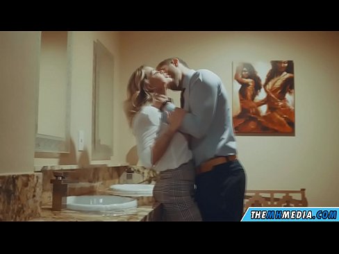 ❤️ Вақте ки як малламуй busty шумо дар як ҳоҷатхона ҷамъиятӣ seduces ❤️❌ Супер секс дар tg.passionateembracespotlight.ru ☑
